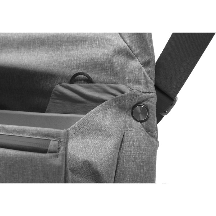 Peak Design Peak Design Everyday Messenger 13l V3 - Ash - Image 2