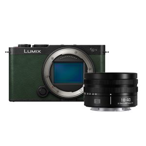 Panasonic Panasonic Lumix S9 Dark Olive + S 18-40mm f/4.5-6.3