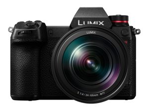 Panasonic Panasonic Lumix S1R + S 24-105mm F4 MACRO O.I.S. MILC 47,3 MP CMOS 6000 x 4000 Pixels Zwart